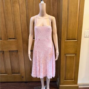 Sequined DANCE Knee-LengthDress

• L: 35-36"
• W33.5"
• Straps: 19-23"
22"across